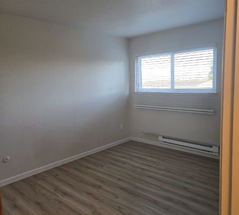 5th image of 985 Sonoma Ave APT D