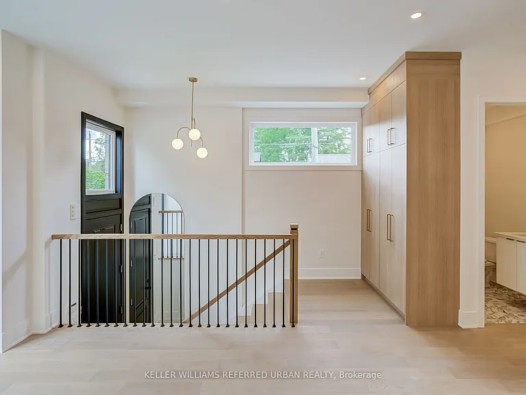 39 Wesley Ave — Photo 3