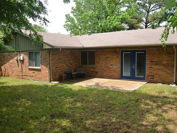 2nd image of 2011 Westwood Dr