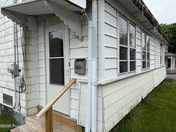 2nd image of 1003 Schwabe St