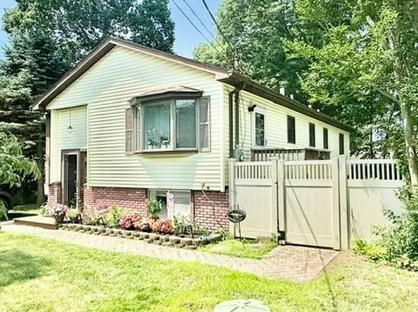 26 Robinwood Street, Mastic, NY 11950