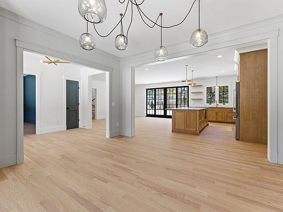 5th image of 51 Revolutionary Rd