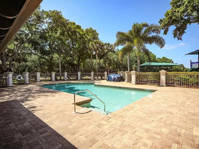 8501 Park Shore Ln — Photo 43