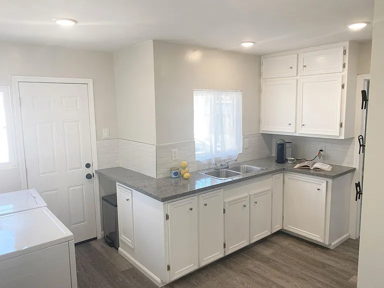 2843 Rosanna St — Photo 11