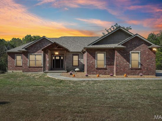 4445 Cedar Tree Ln, De Soto, MO 63020