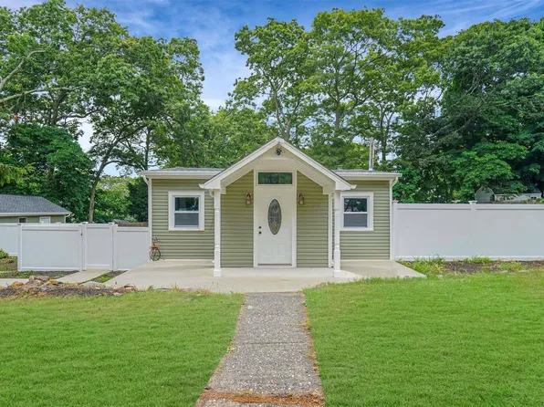 51 Highview Avenue, Selden, NY 11784