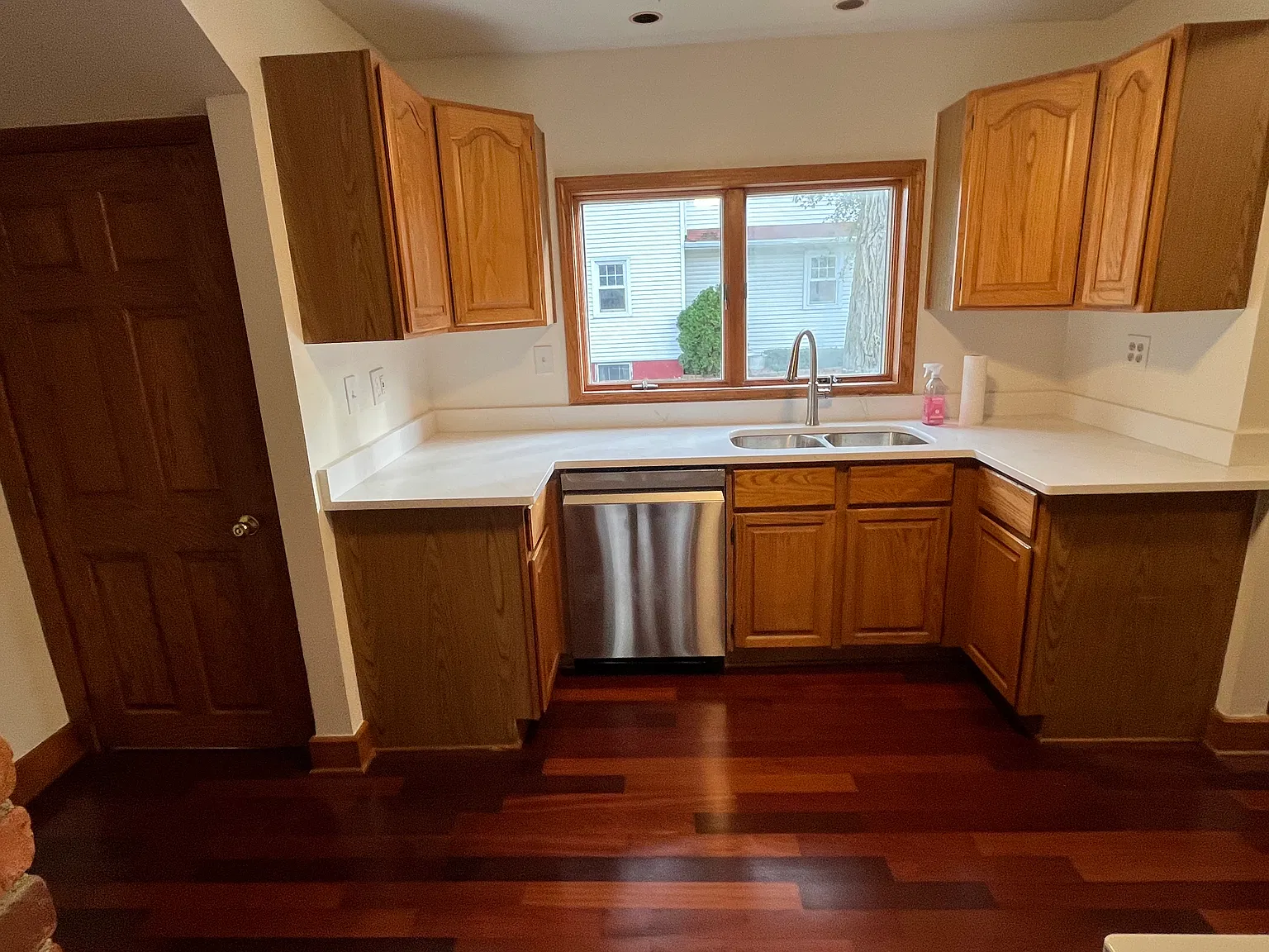 5 bed, 2320 sqft, $2,975 — Photo 3