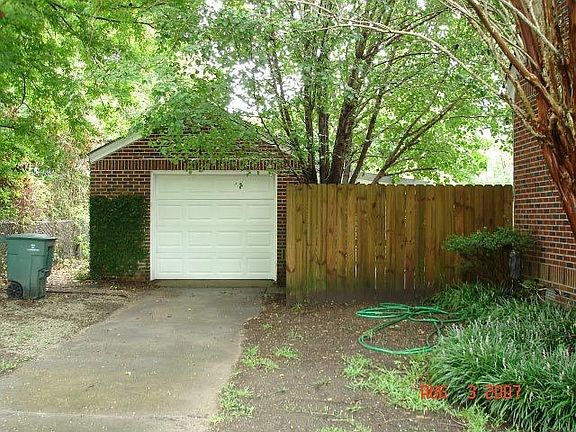 Detached 1 car garage