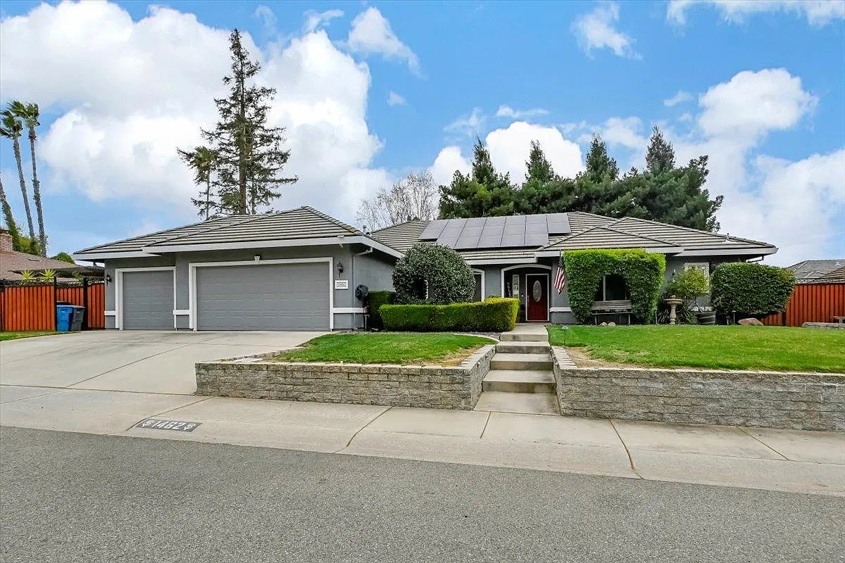 1462 La Grande Ave photo 1