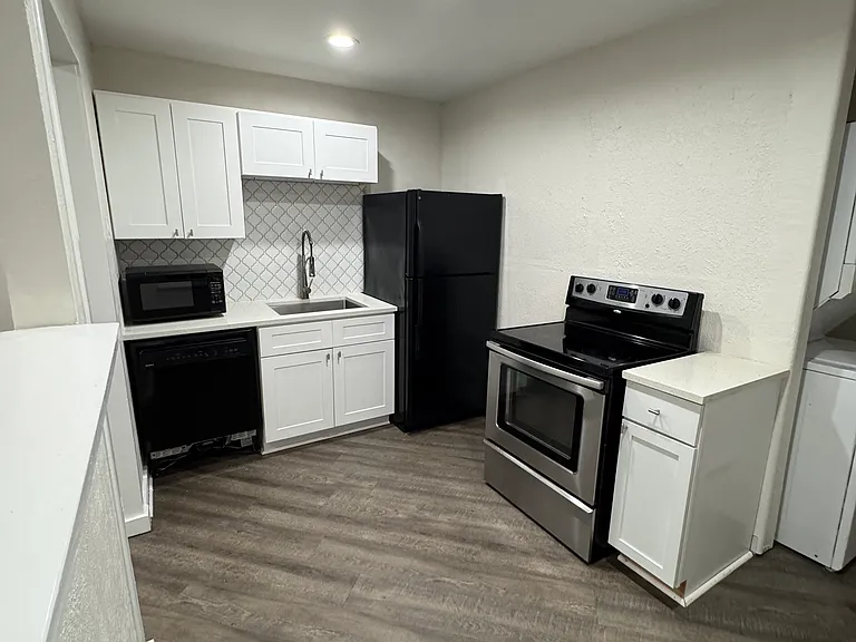 615 Parkview Ave #3 — Photo 3