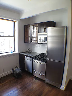 Rented by Glasser Realty LLC | media 7