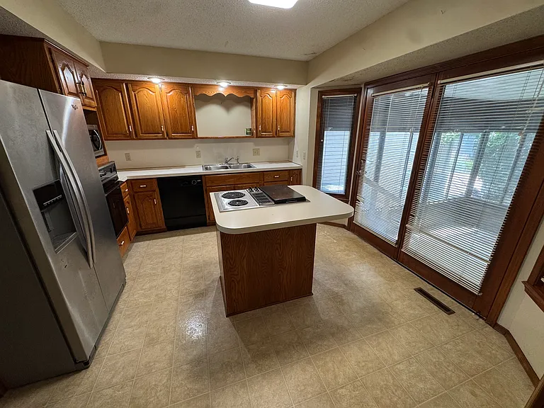 3485 S Kickapoo Ave — Photo 6