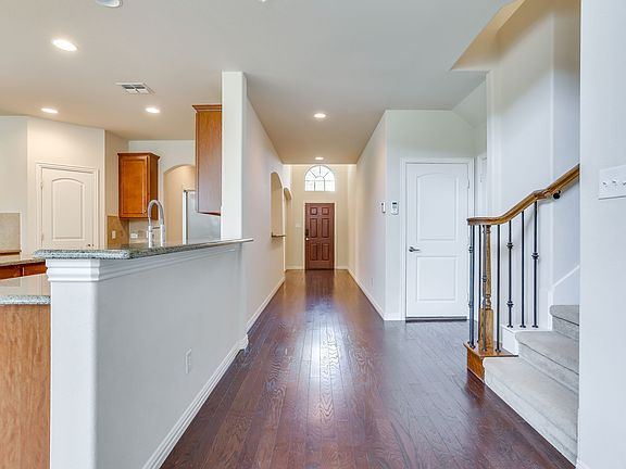 2nd image of 804 Miramar Dr