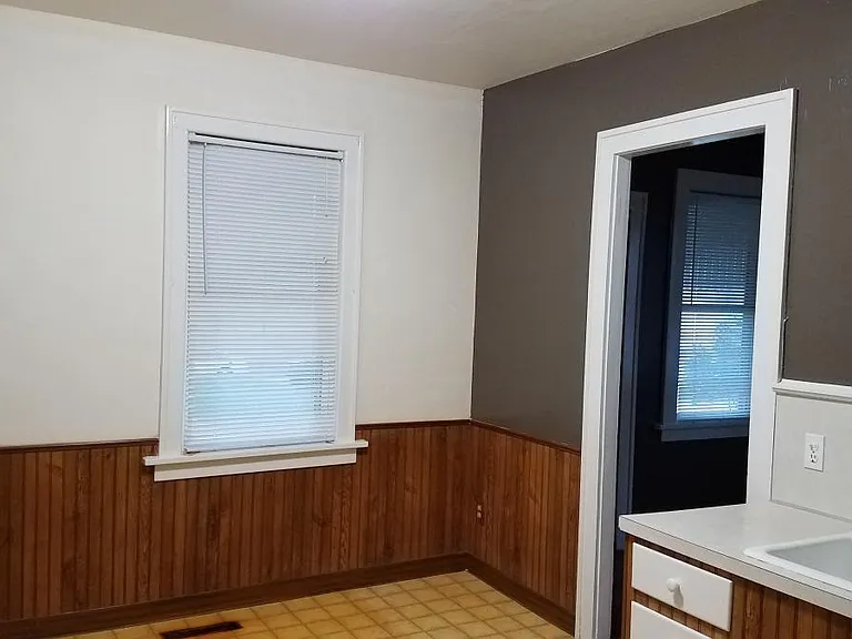 1040 Rose Ave E — Photo 19