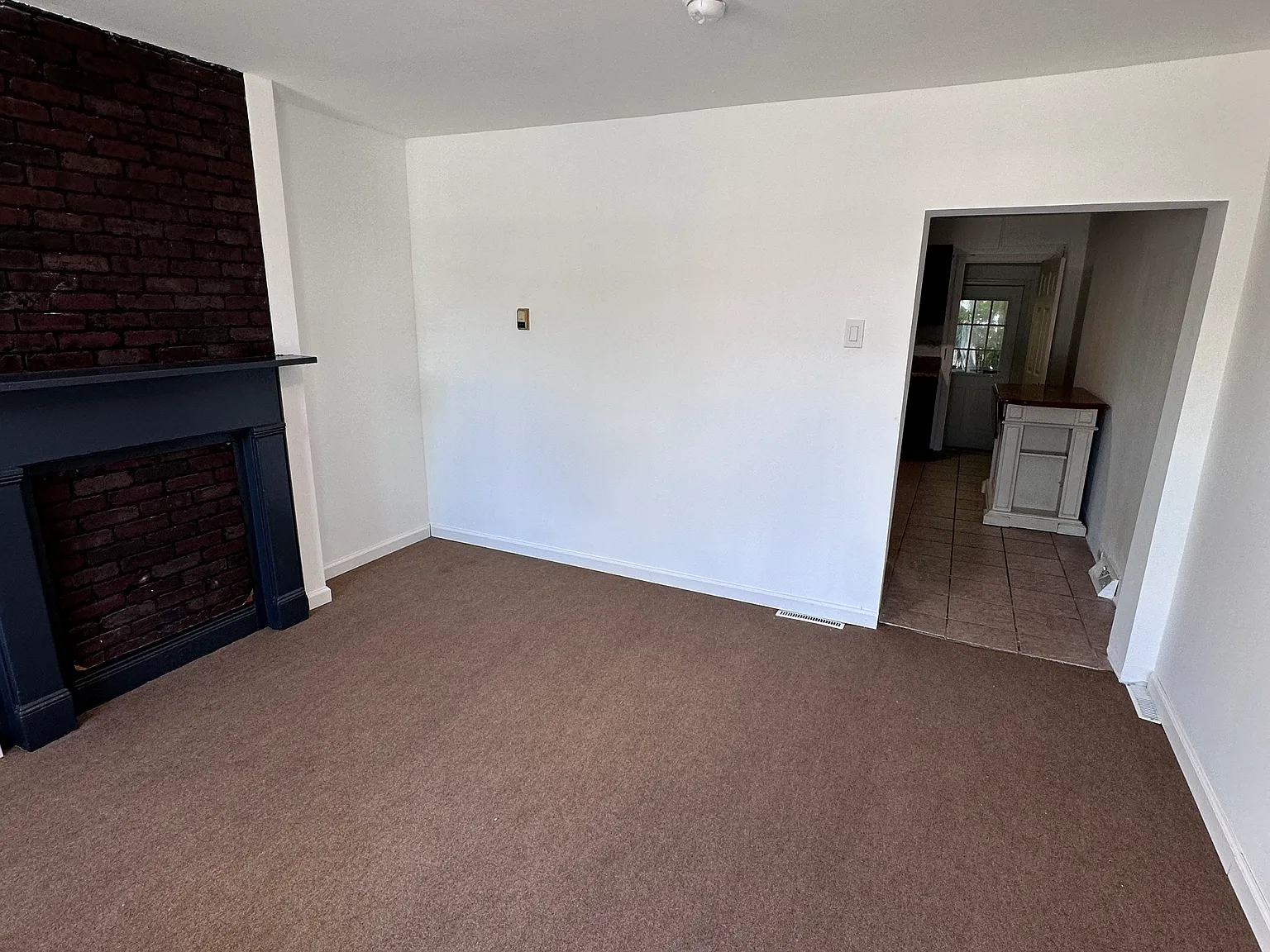4 bed, 1.5 bath, 1800 sqft, $2,600 — Photo 2