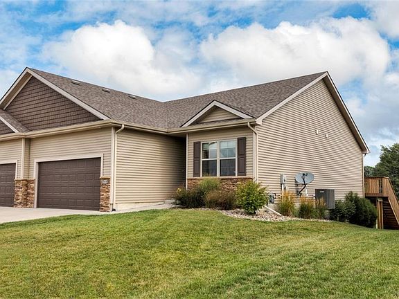 2nd image of 344 NW Autumn Crest Dr