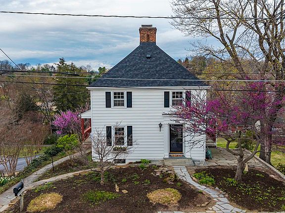 3rd image of 1000 Selma Blvd