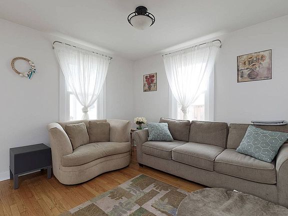 4th image of 9 Rosemary St