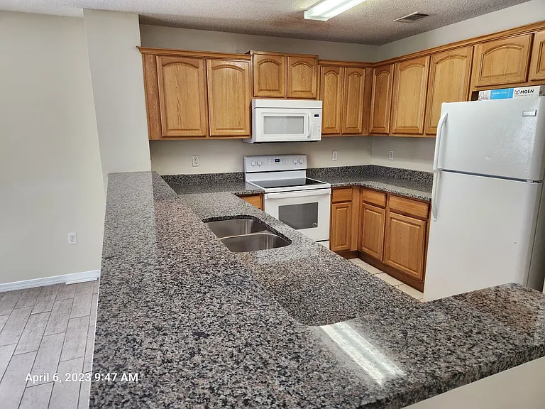 204 Johnson Ct — Photo 17