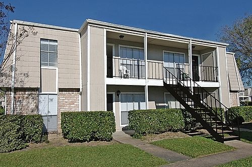 4th image of 11303 S Wilcrest Dr #406