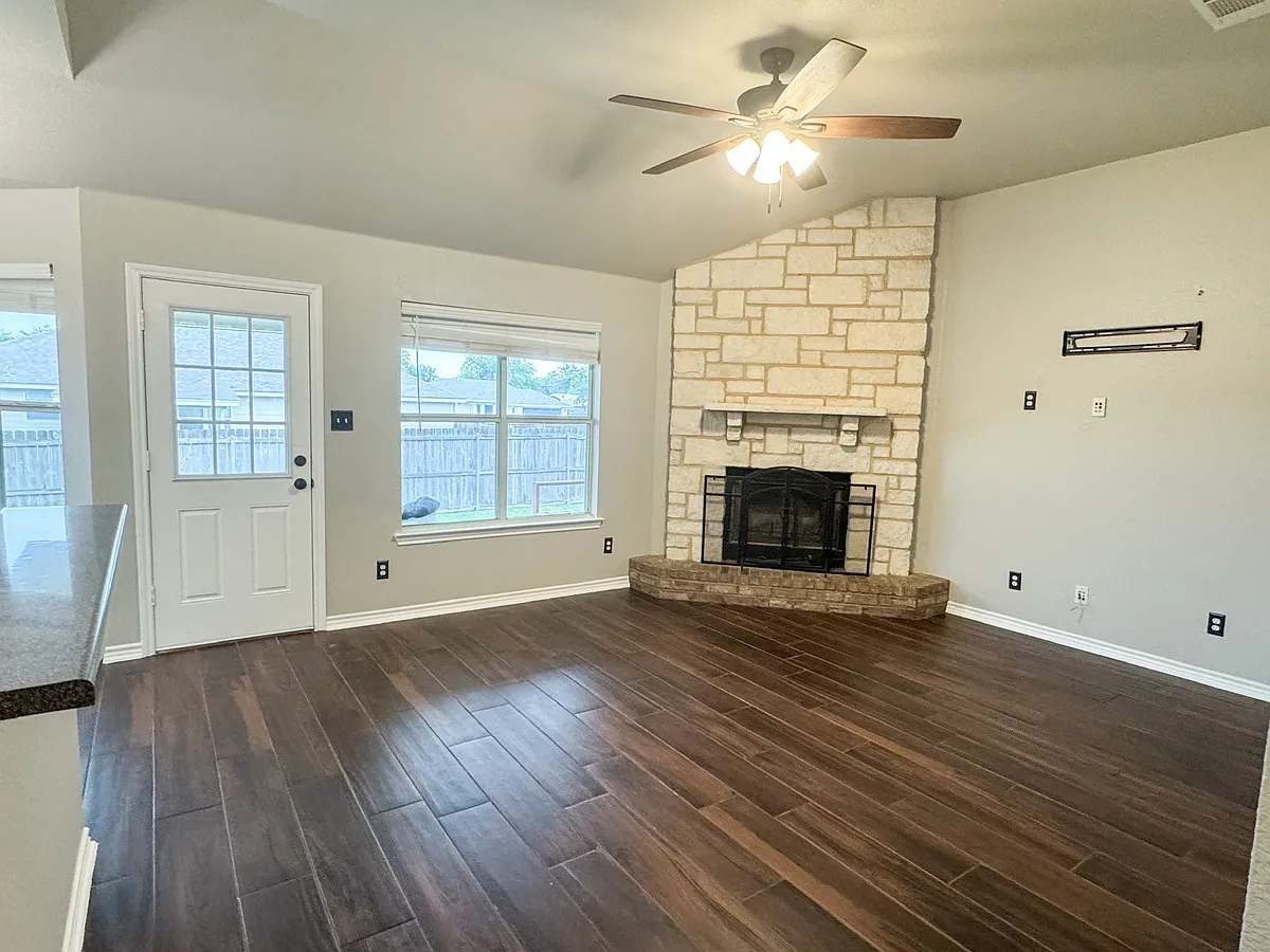 Building Photo - 184 Lake Forest Dr