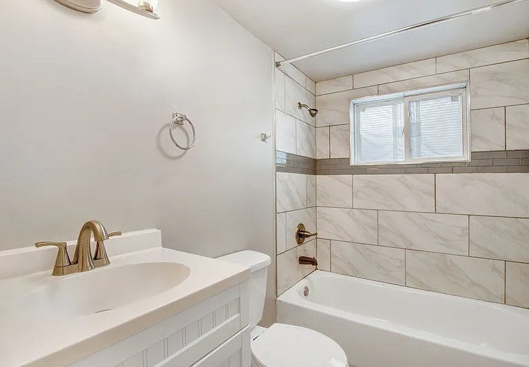 105 Pineland Cir #C — Photo 13