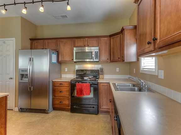 3rd image of 4033 Sweetspire Dr
