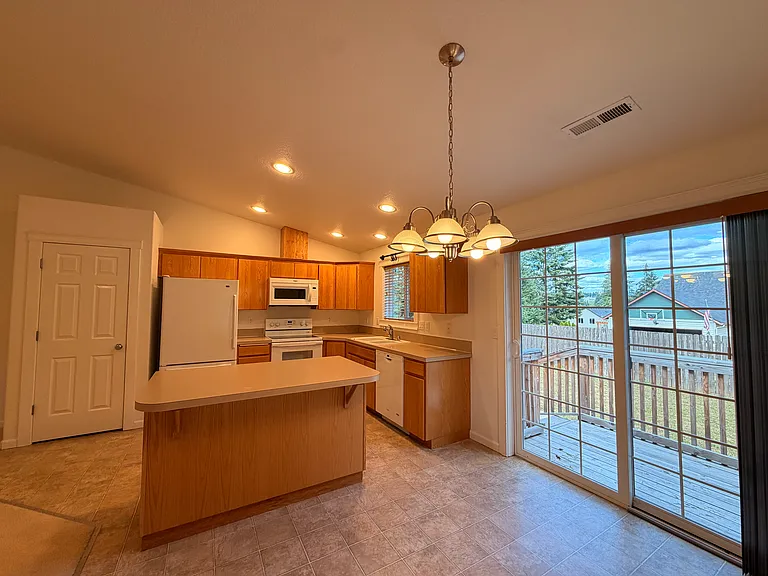 4805 NW Washington St — Photo 15