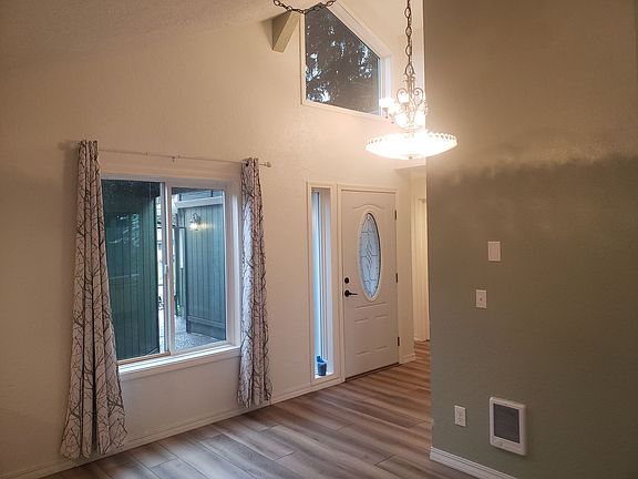 4th image of 3709 NE 126th Ave