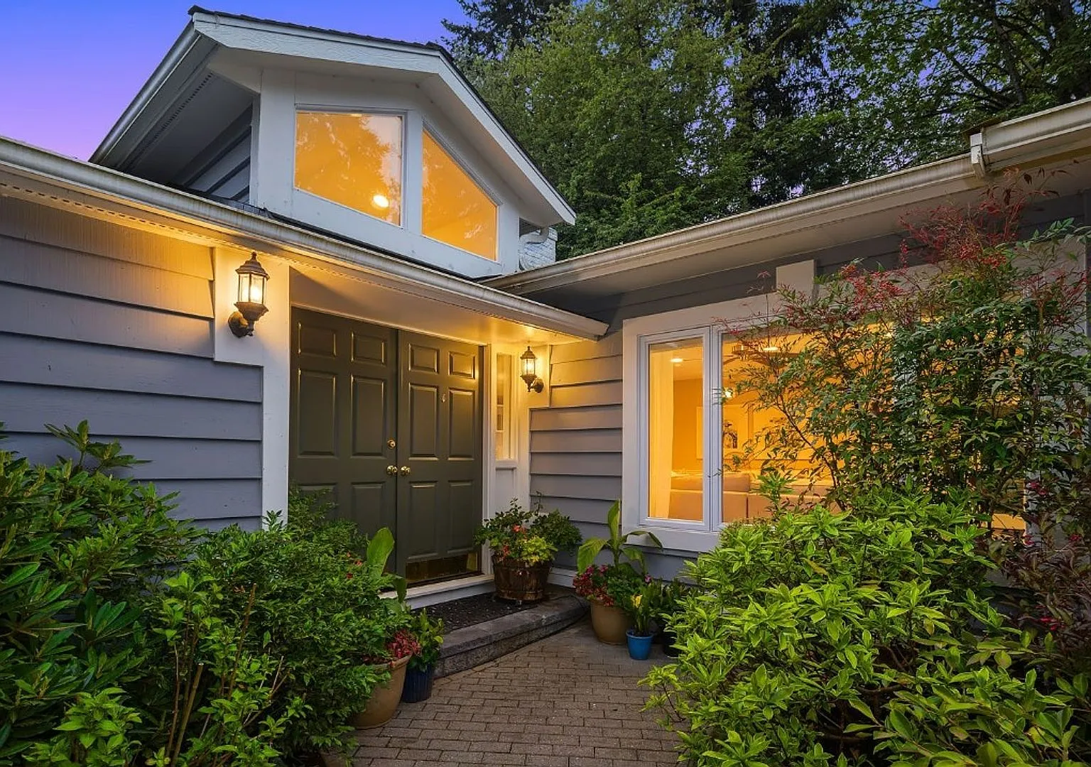 4bd/1.75ba Medina Home — Photo 4