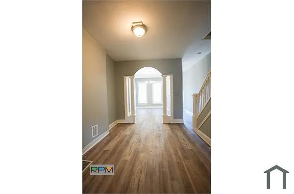 Building Photo - 2528 McHenry St