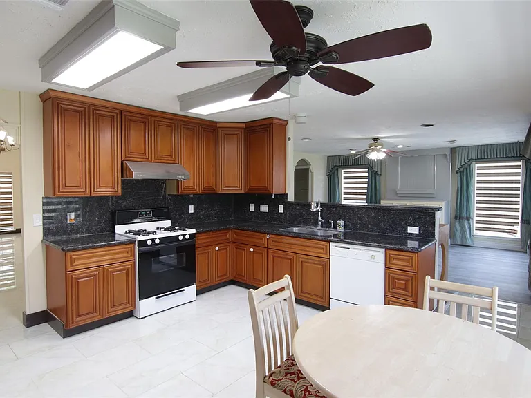 12430 Brook Meadows Ln — Photo 8
