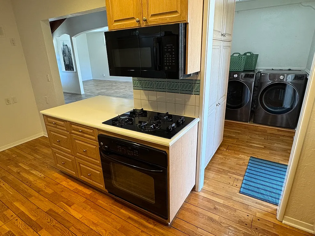3 bed, 1830 sqft, $7,200 — Photo 2