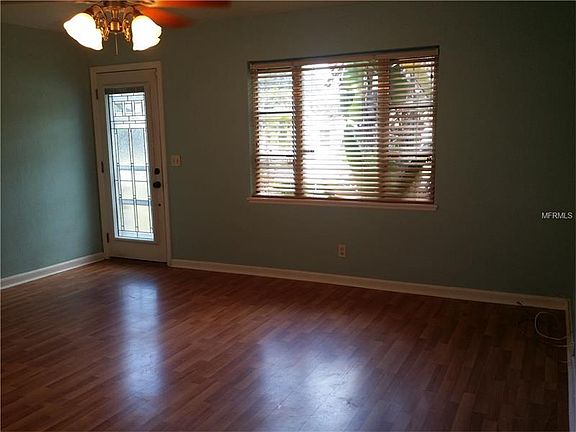 3rd image of 1213 Carolyn Ln