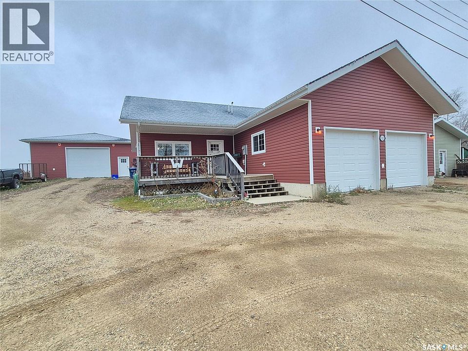 1st image of 712 Railway Ave
