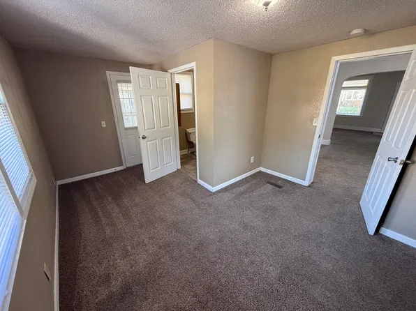 218 Barret St, Burlington, IA 52601