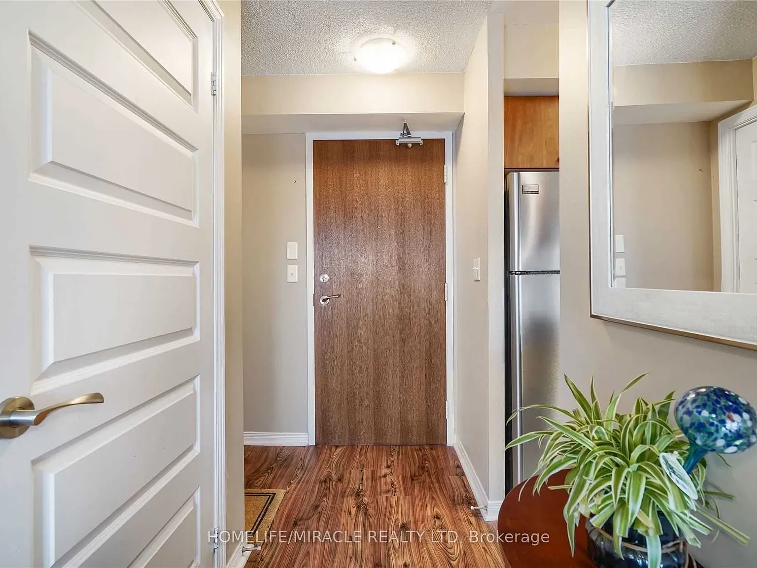 3 bed, $2,400 — Photo 3