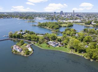 18 Premium Point, New Rochelle, NY 10801