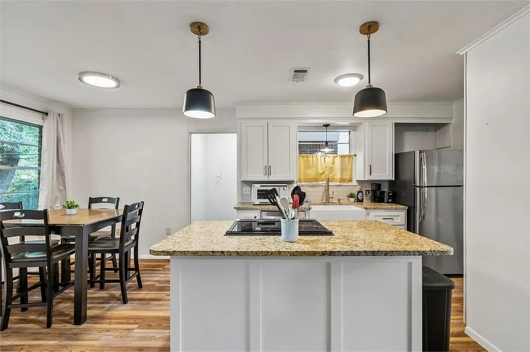 3 bed, 1926 sqft, $3,100 — Photo 4
