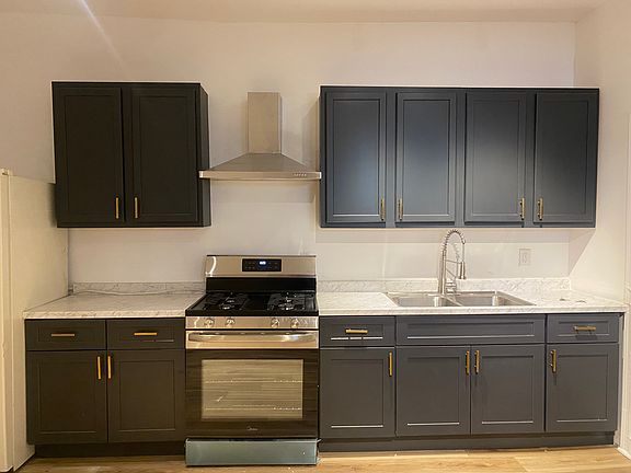 4th image of 3119 Portland Ave #1