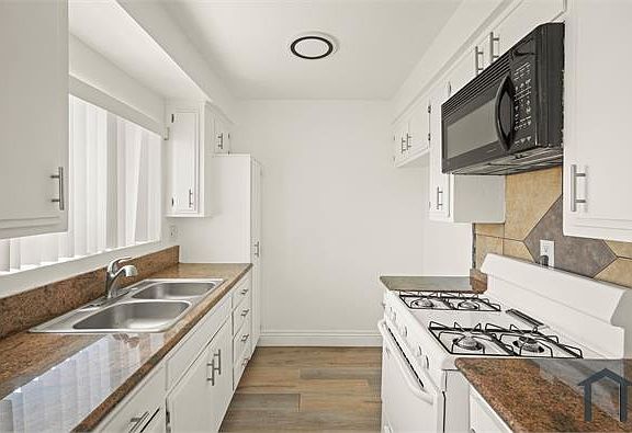 3rd image of 6836 Radford Ave APT 10