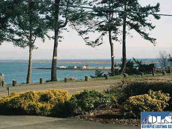 3rd image of 470 Marine Dr