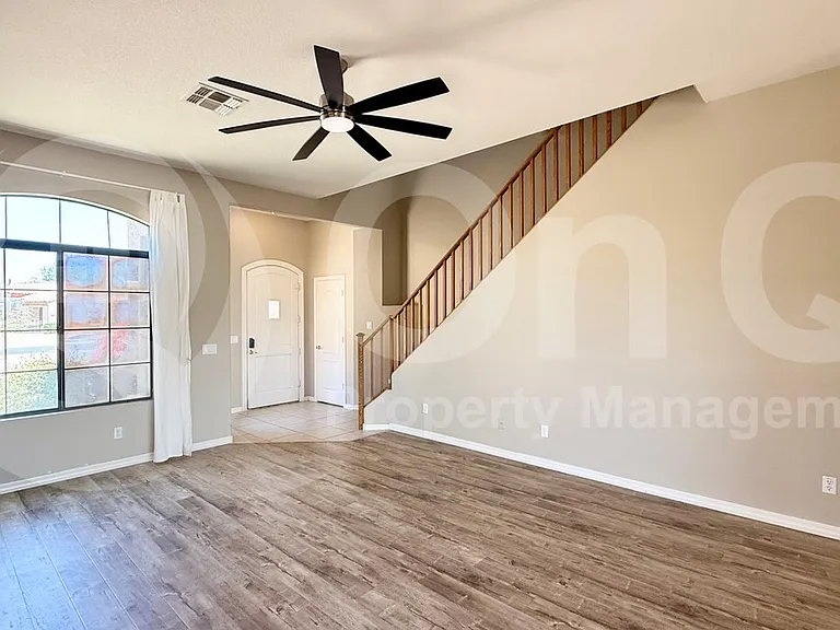 7208 S 30th St — Photo 3