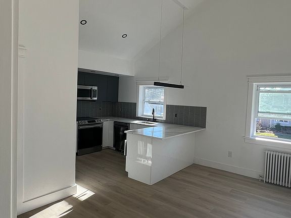 4th image of 58 Caldwell St Floor 2
