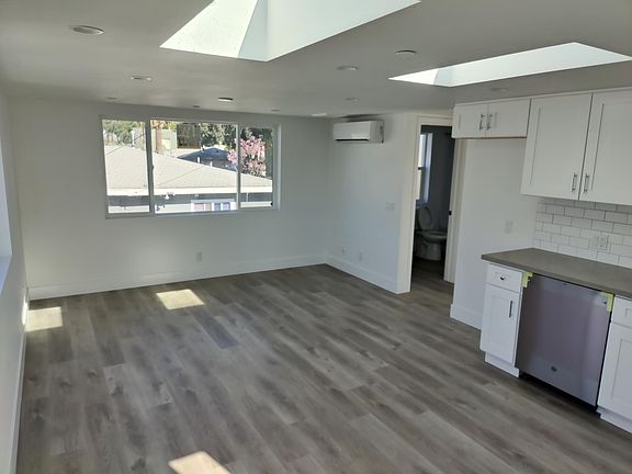 4th image of 925 N Olive St #B