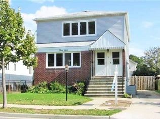 38 3rd Ave #2FL, East Rockaway, NY 11518