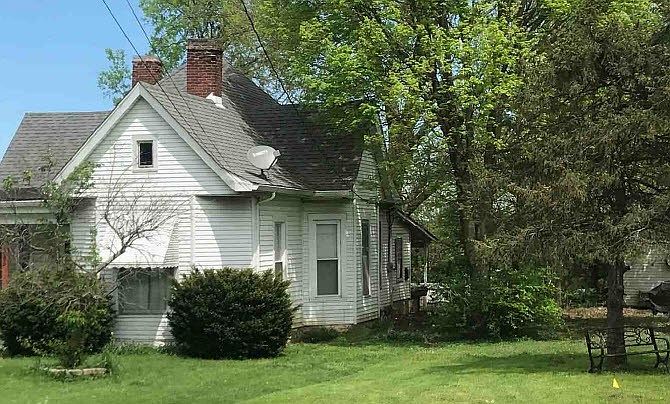 2nd image of 555 S Main St
