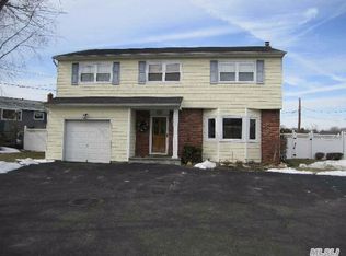 245 Central Park Rd, Plainview, NY 11803