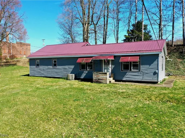 105 School St, Killbuck, OH 44637