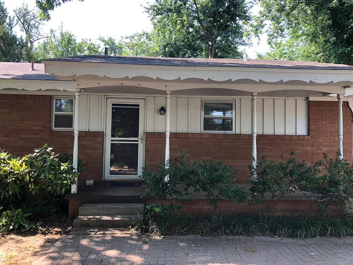 Building Photo - 1308 Sycamore St